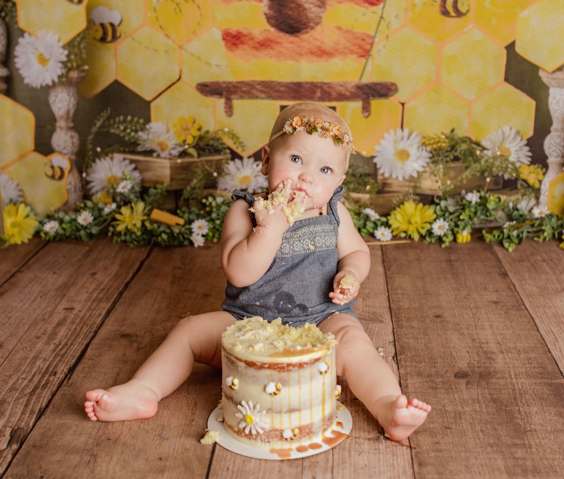 smash cake photographer, honey bee cake, baby girl photos eating cake.
