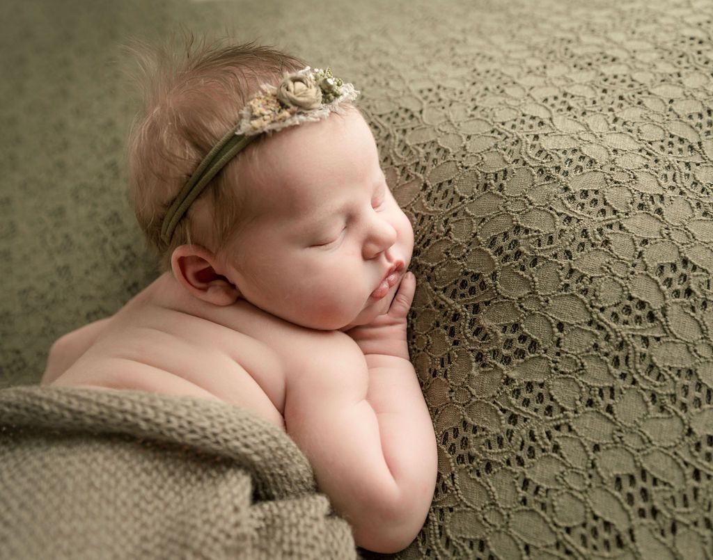 Newborn squishy photos, baby photos near me.