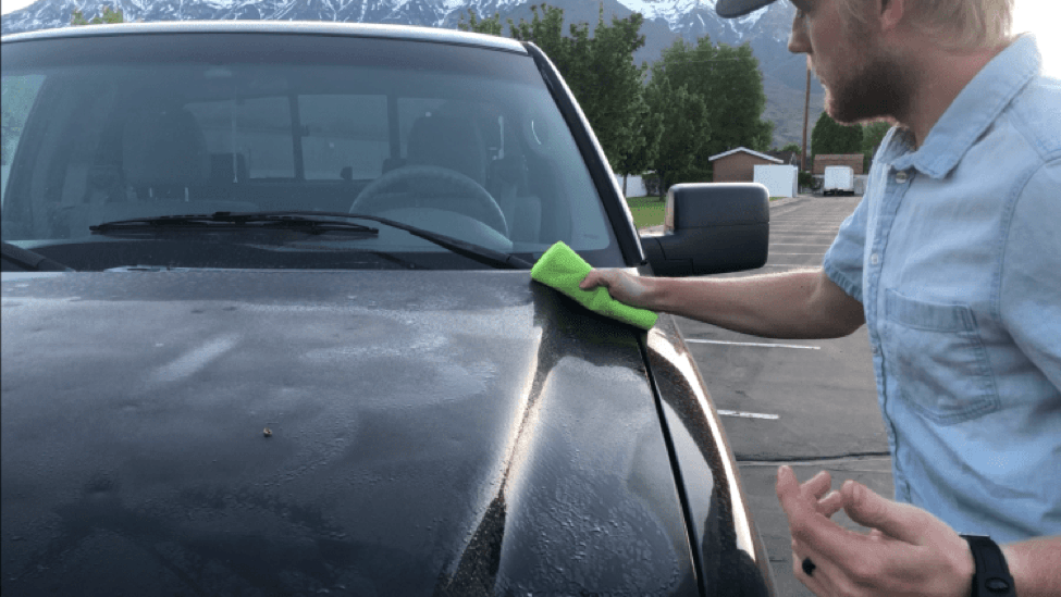 HOW TO WASH YOUR CAR WITHOUT A HOSE (WITH PICTURES)