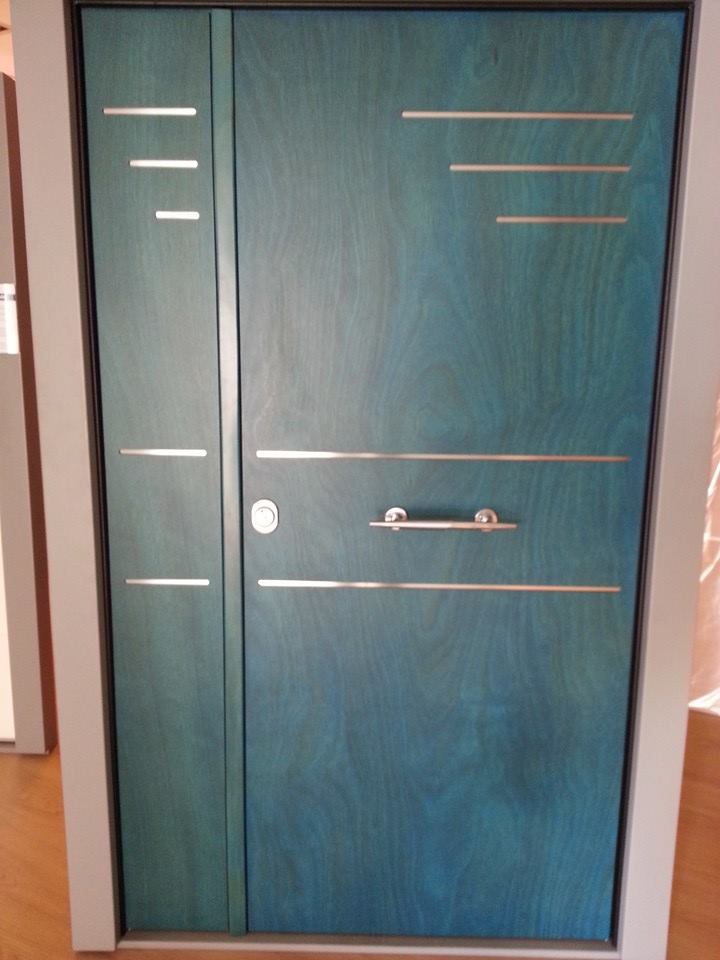 porta blindata in legno blu