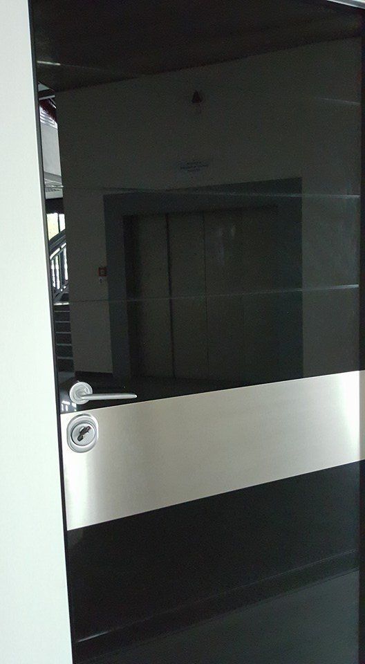 porta blindata lucida nera