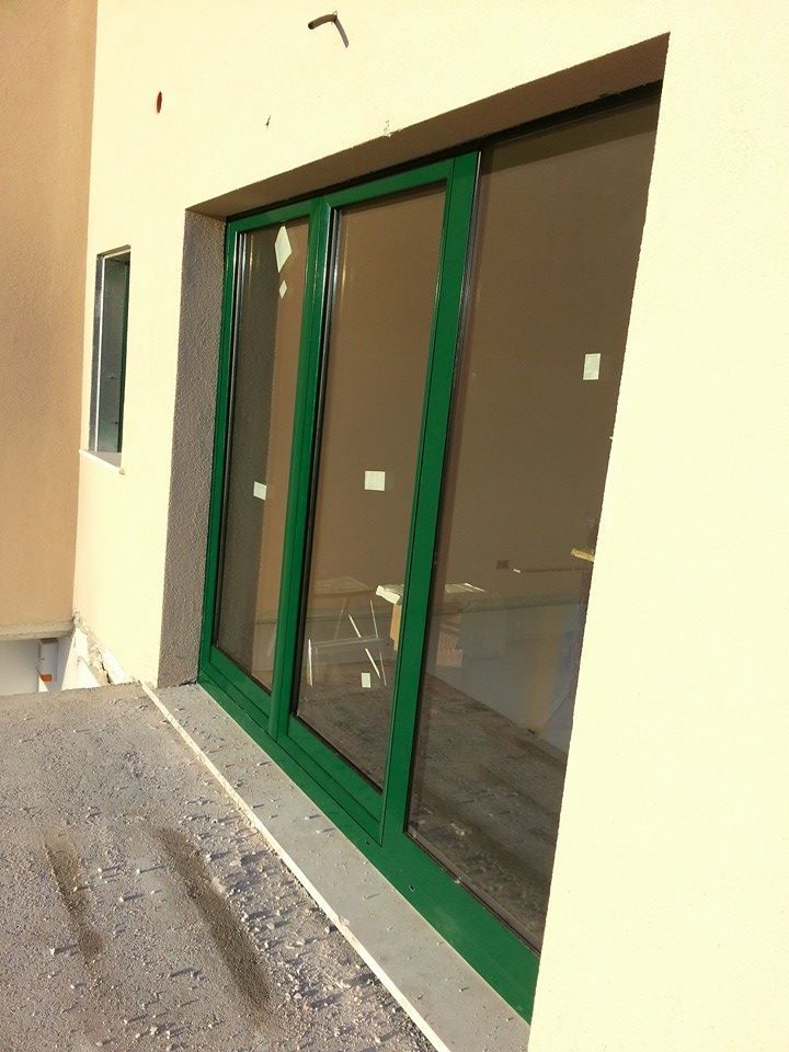 infisssi locale commerciale