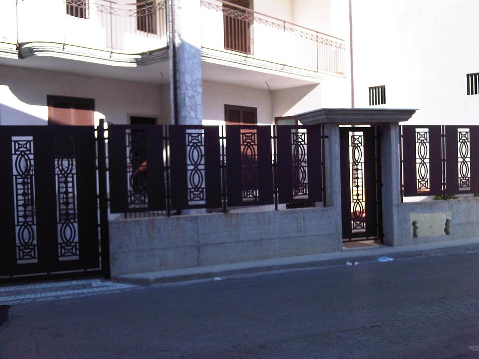 recinsione in ferro decorata