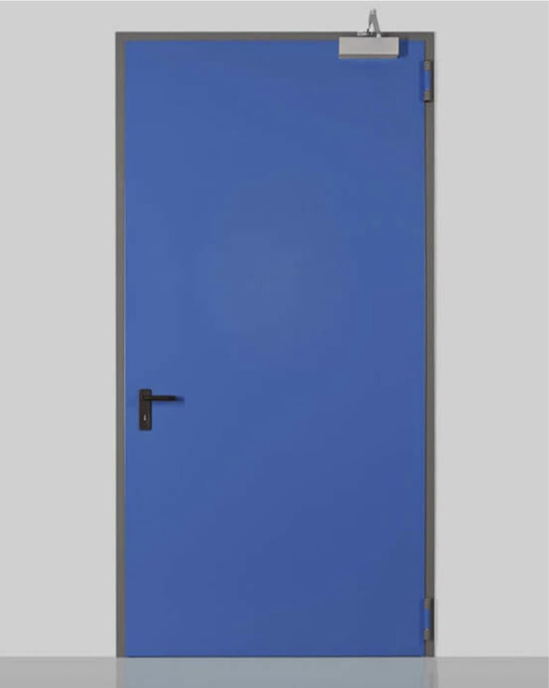 bagno moderno con pareti di colore oro