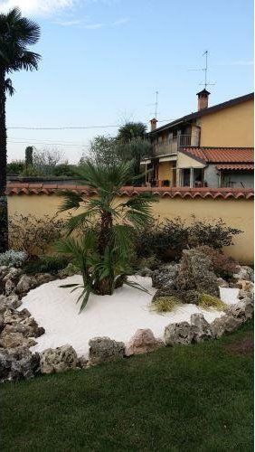 Spazio verde con aiuola