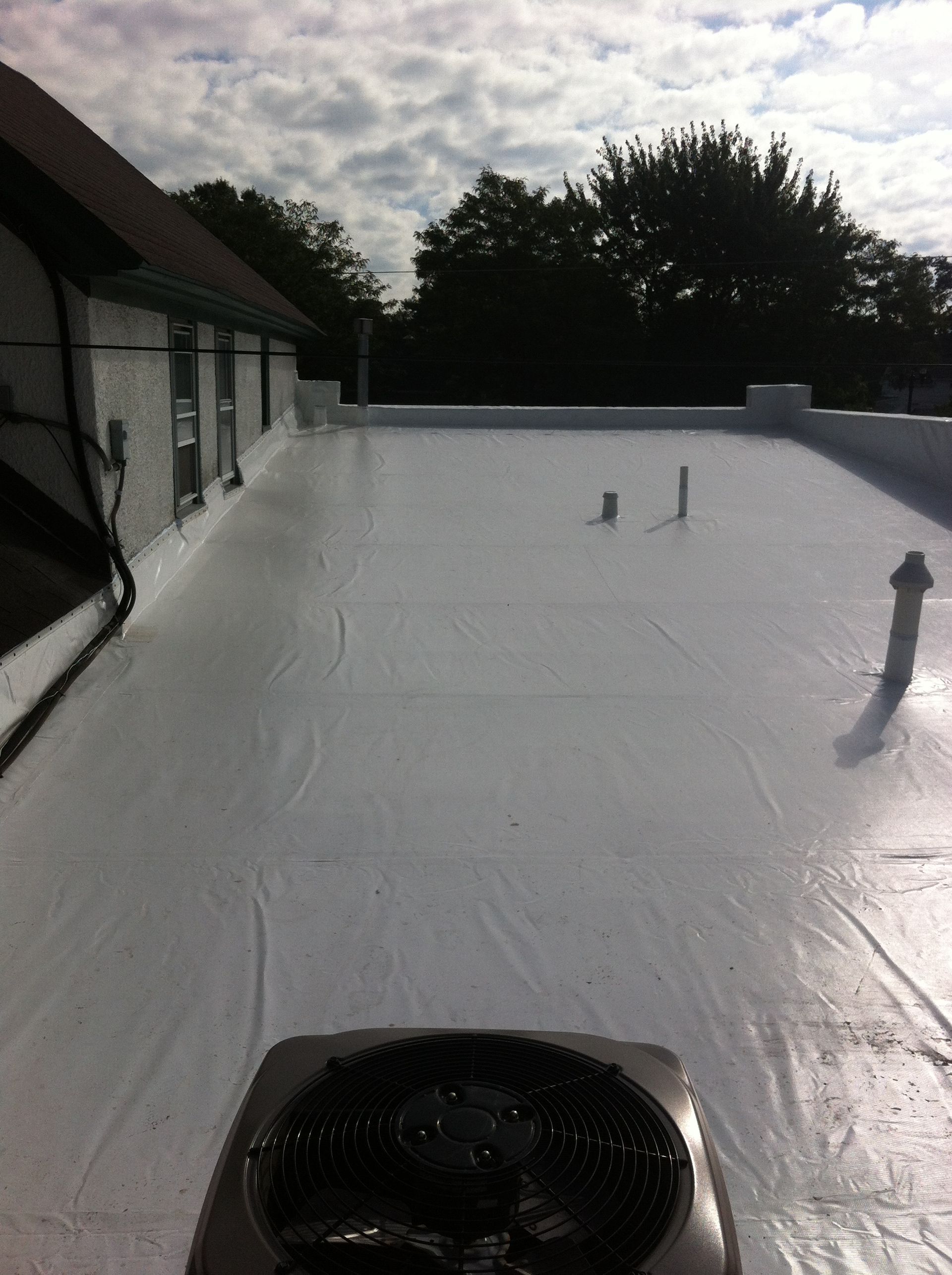 building newly renovated flat roof sealing