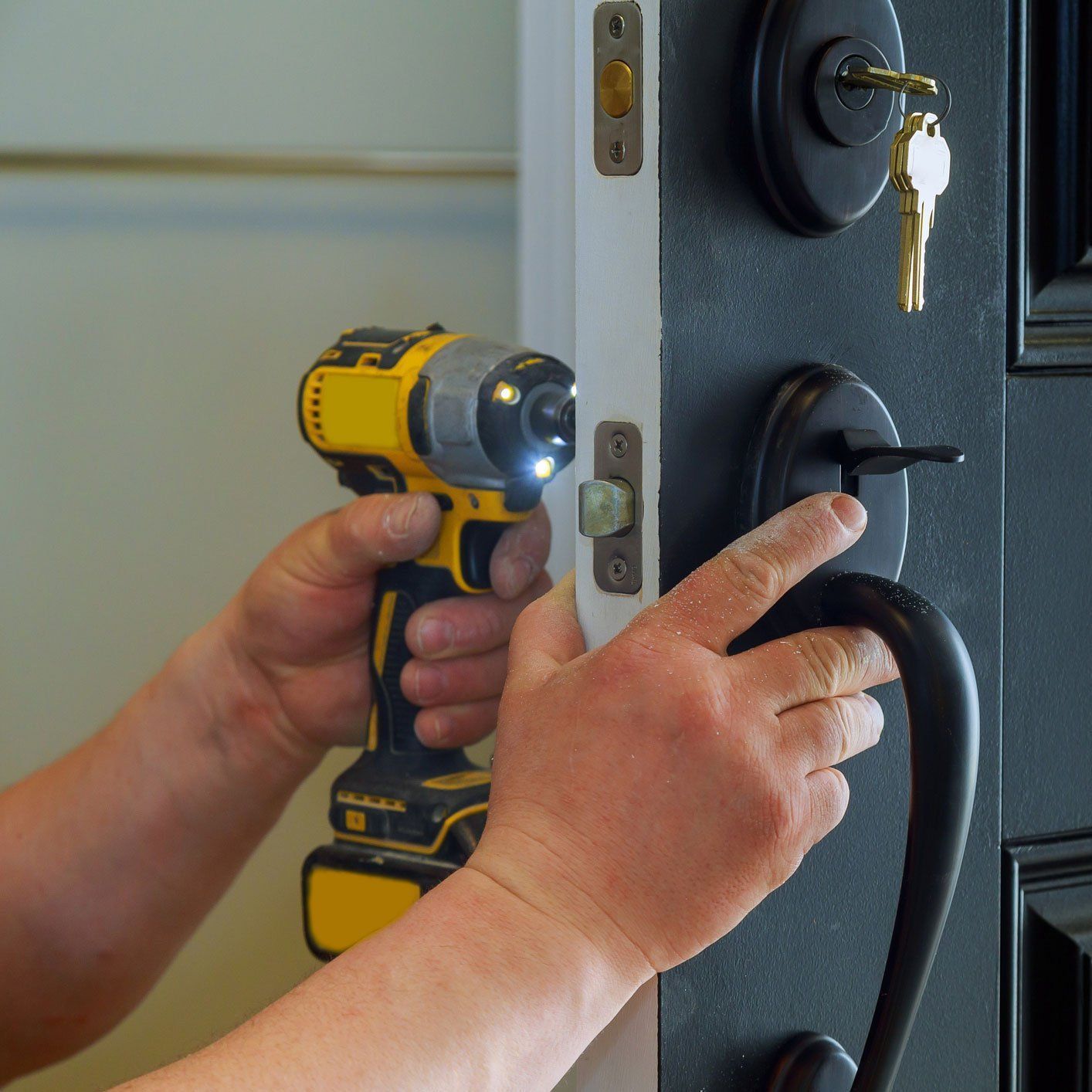 locksmith fixing a door knob
