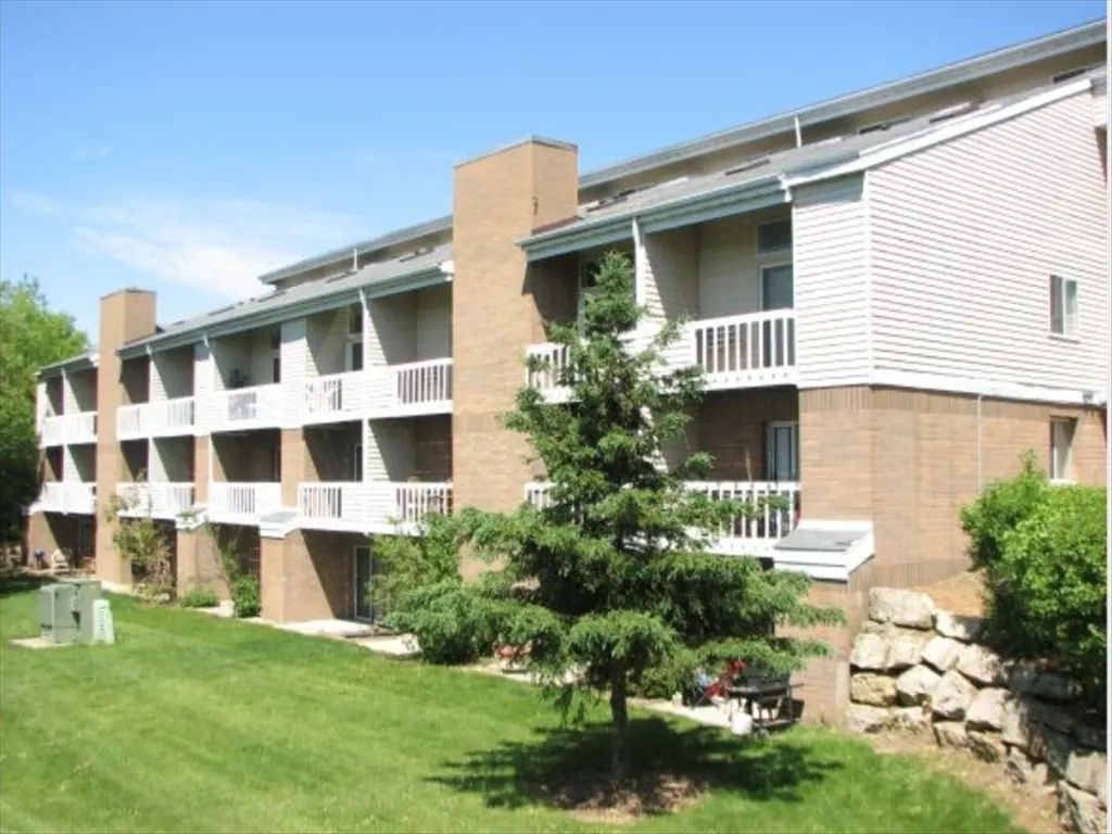 Summit Hill 1202 McKenna Blvd, Madison, WI 53719