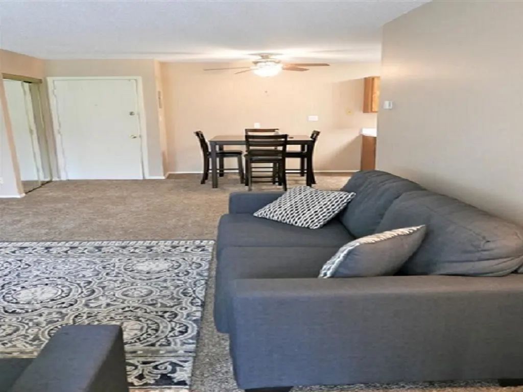 Gray's Lake Apartment Homes in Des Moines, IA