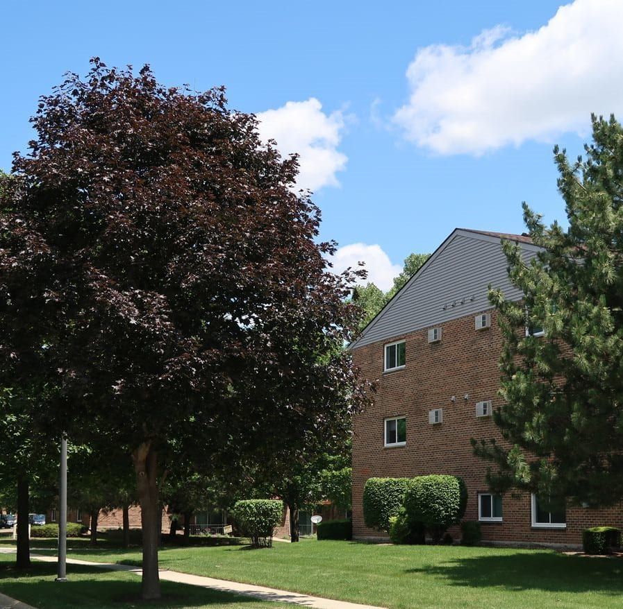 Whispering Trails Naperville, IL Pet Friendly Apartments