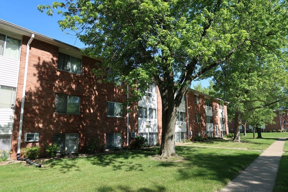 Pine Ridge | Moline, IL Apartment Homes