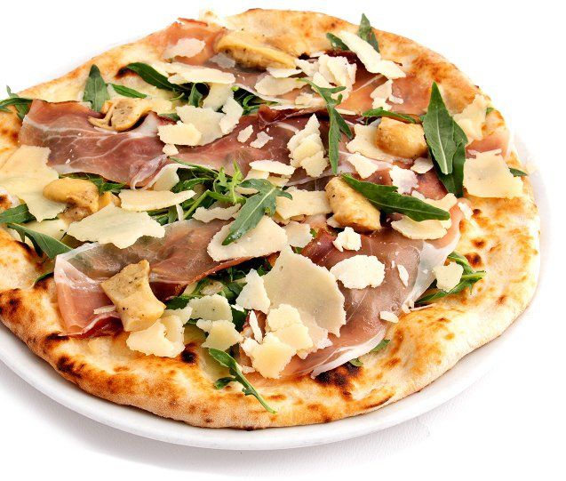 Pizza El Poble: Bianca provola, porcini, rucola, speck e scaglie di Grana