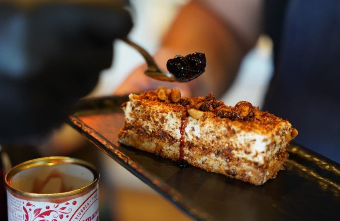 Dessert croccante all'amarena