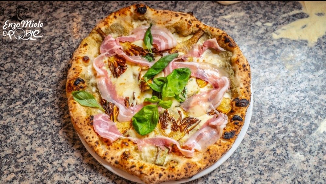 Pizza crema di carciofi e pancetta