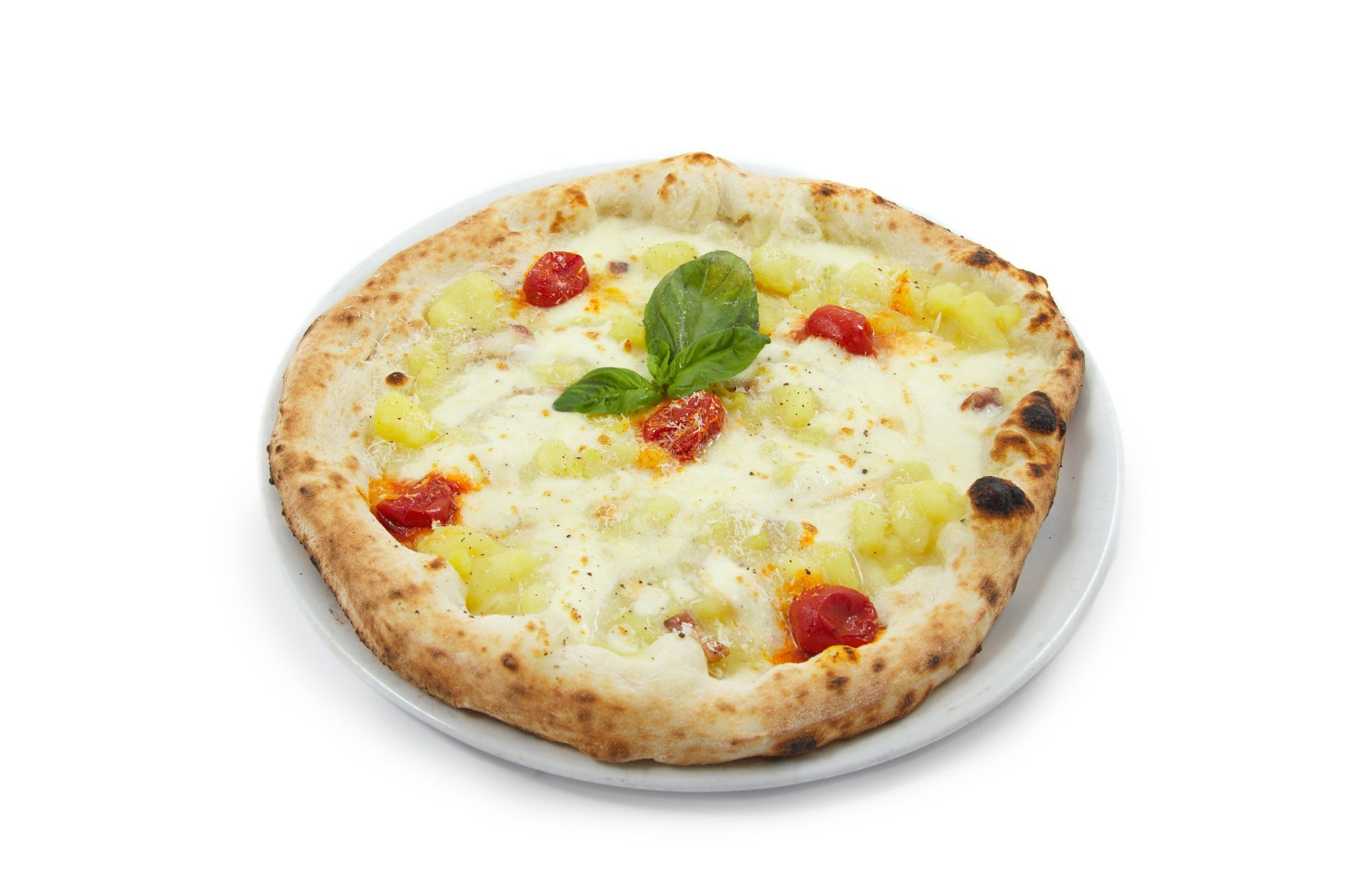 Pizza con patate pancetta rosolata, pomodoro collina con formaggi e tanta provola.