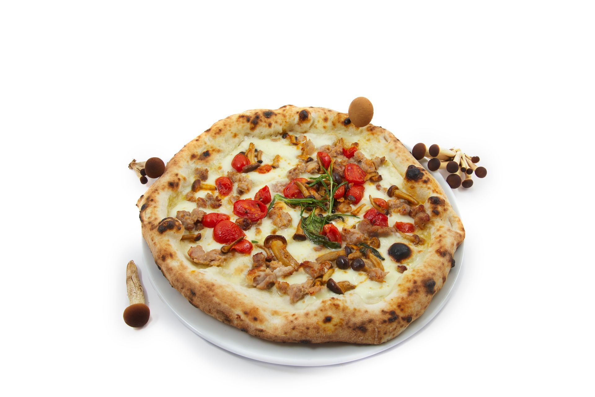 Vera pizza napoletana con funghi di pioppo, salsiccia e provola.