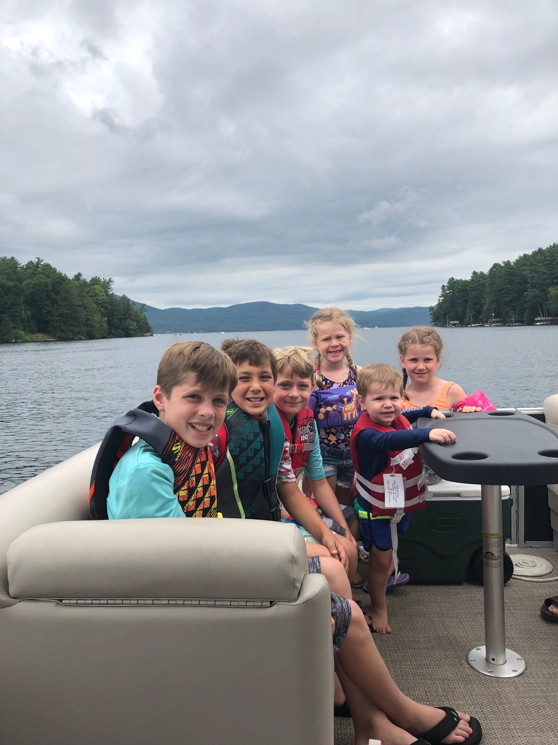 queen-boat-co-boating-lake-george-dock-family