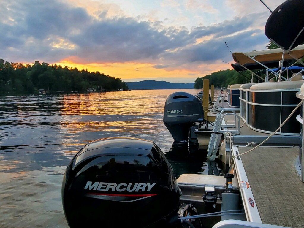 queen-boat-co-boating-lake-george-dock