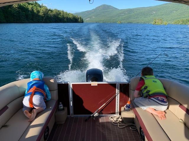 queen-boat-co-family-boating-lake-george