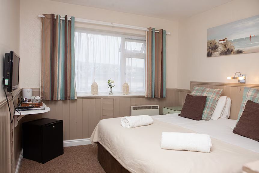 Seiners Arms double-bed room.