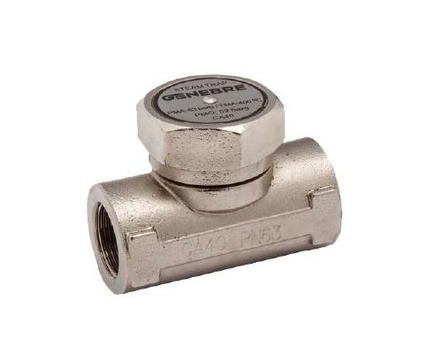 Una válvula de gas en línea de color plateado con mango hexagonal y extremos roscados.