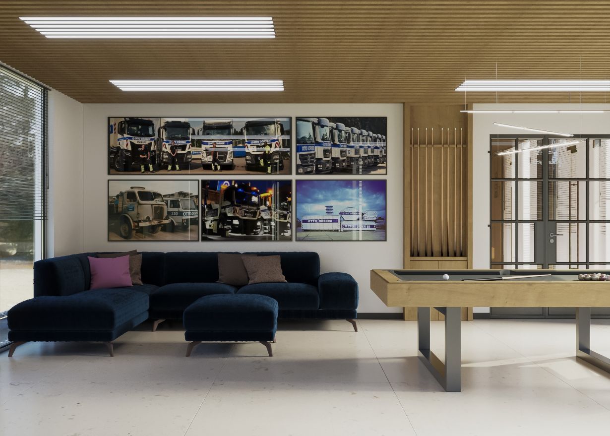 Ein Wohnzimmer mit Billardtisch und Couch