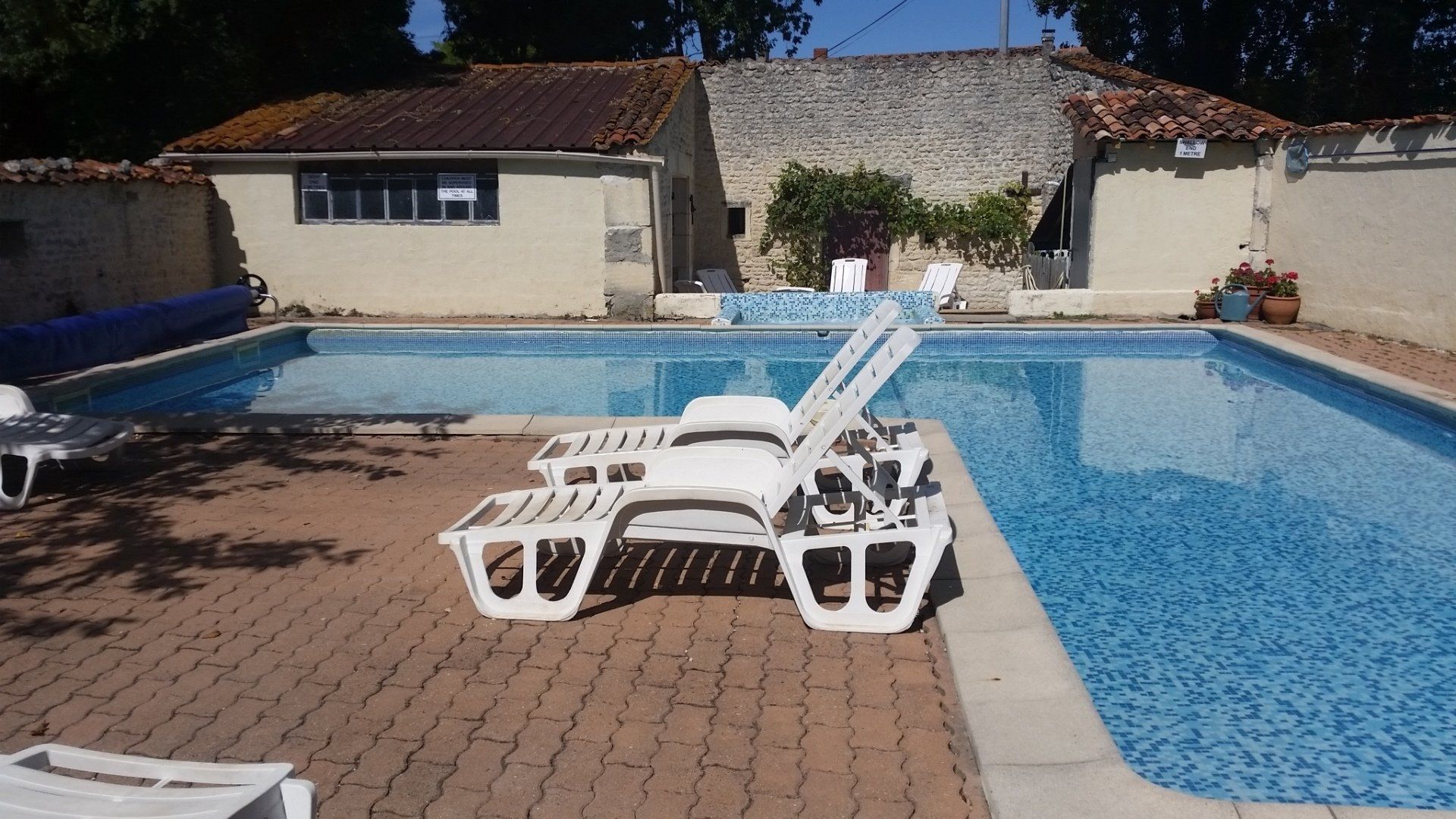 Cygne pool side holiday cottage Les Vallaies