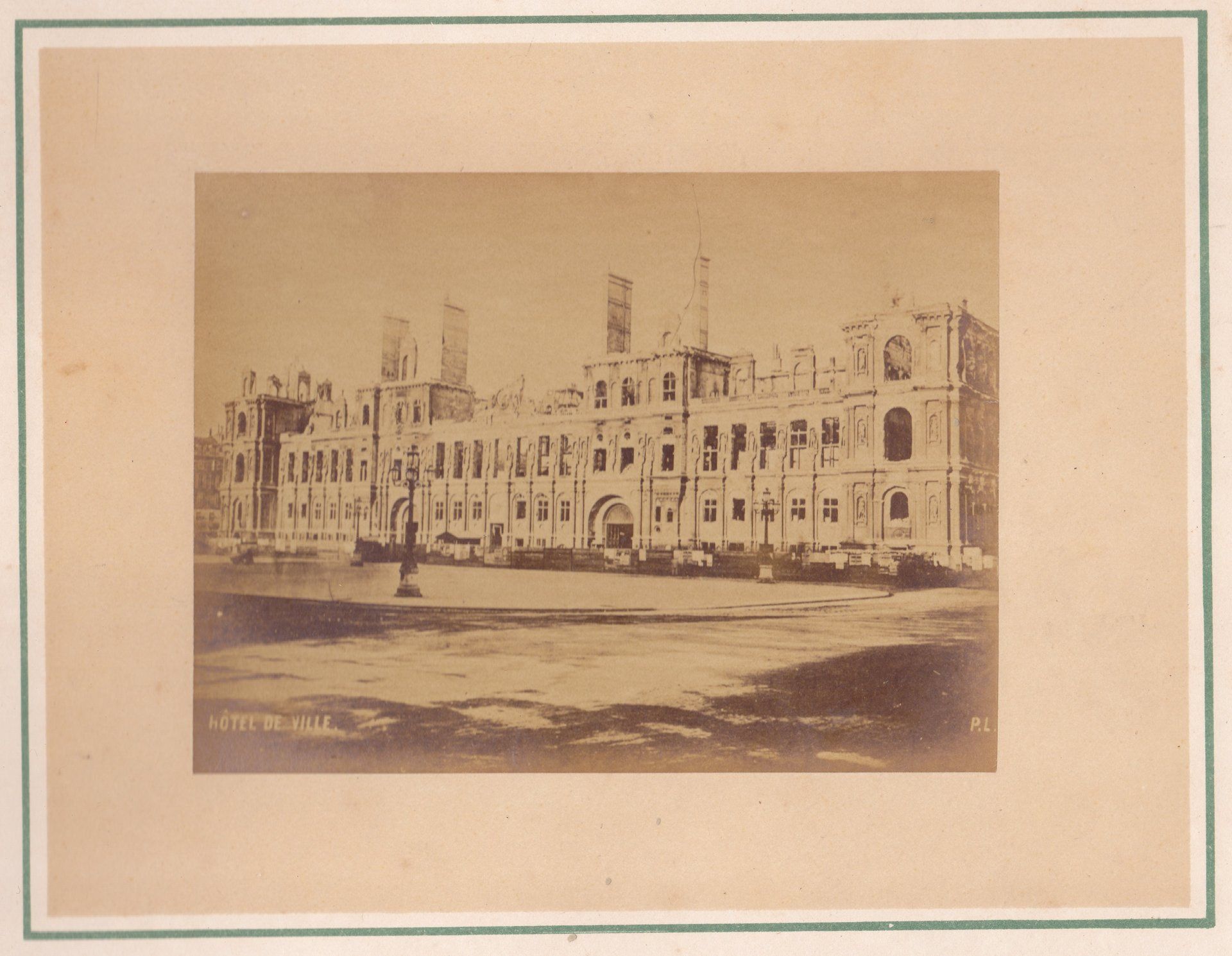 HÔTEL DE VILLE.    P. L.