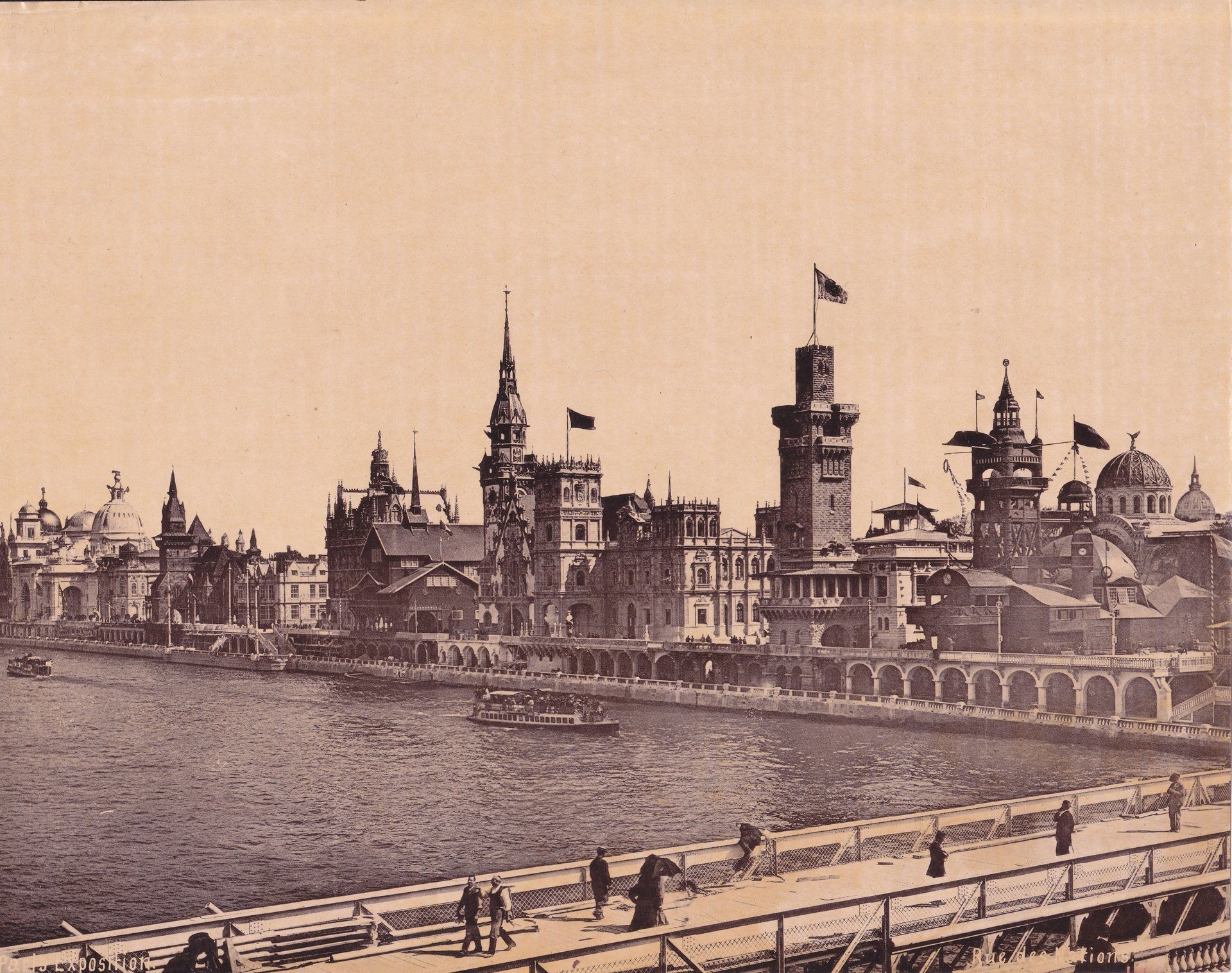 PARIS Exposition. Rue des Nations.