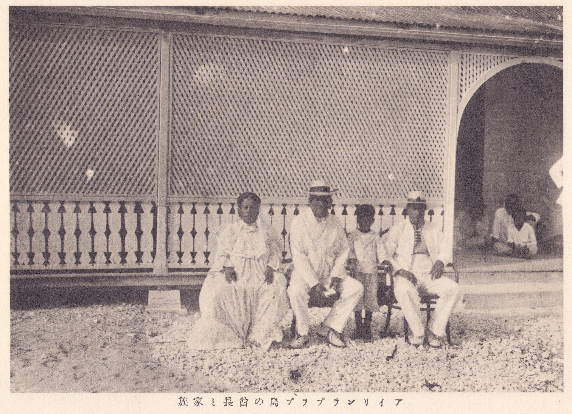 アイリンラプラプ島の酋長と家族