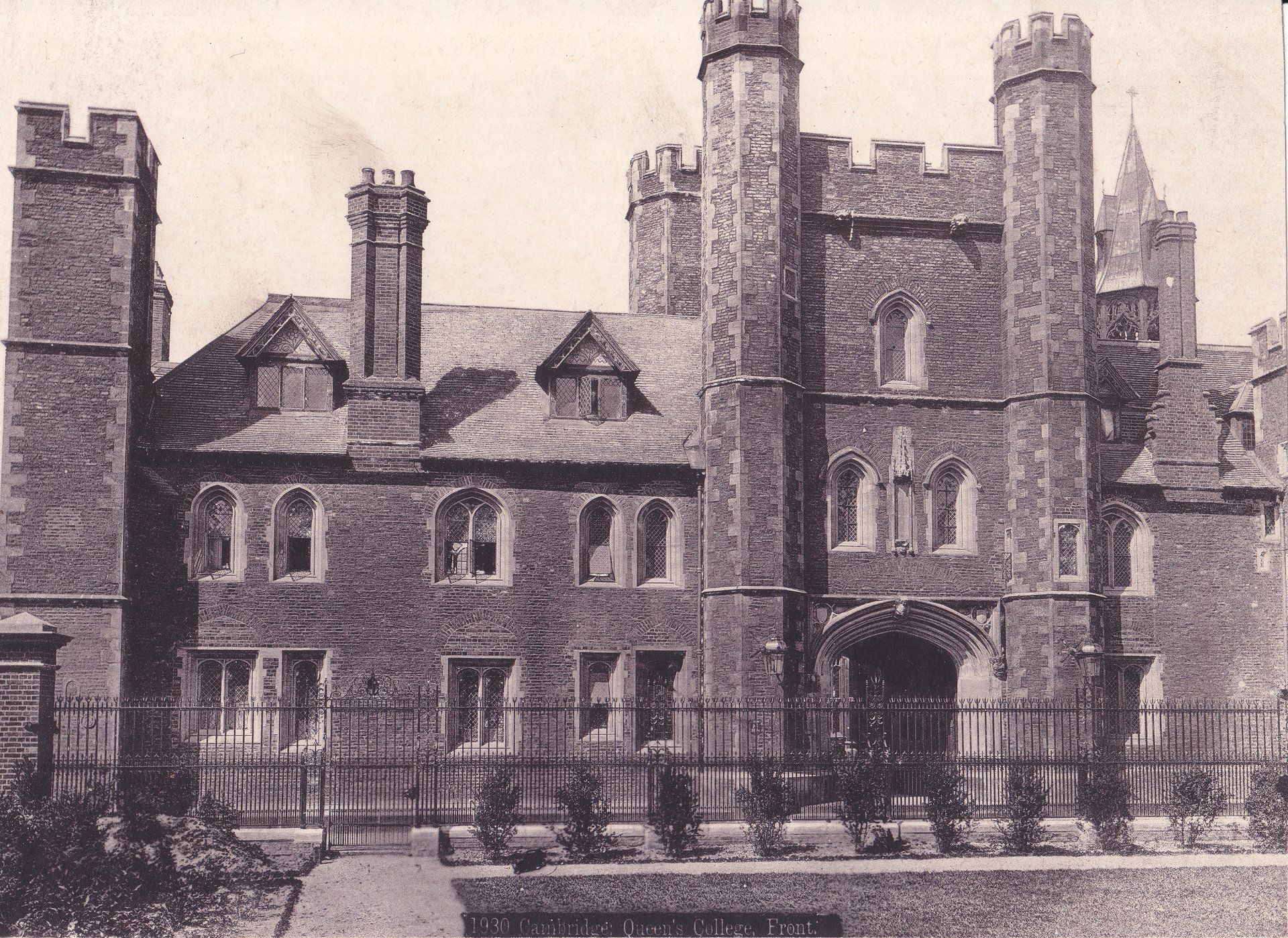 1930 Cambridge: Queen's College. Front.