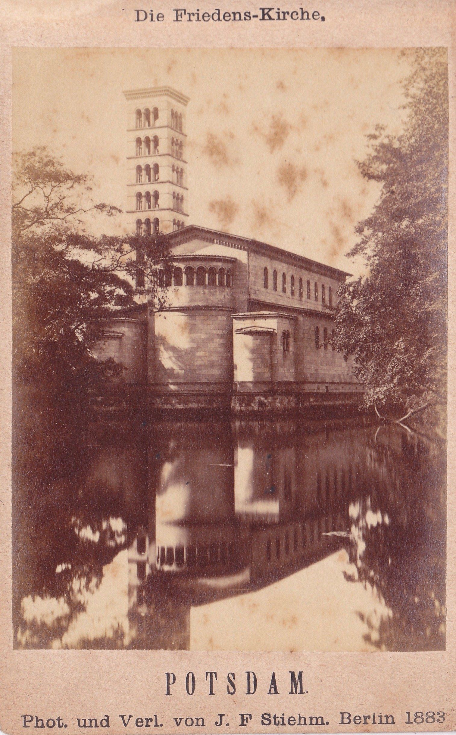 Die Friedens-Kirche.