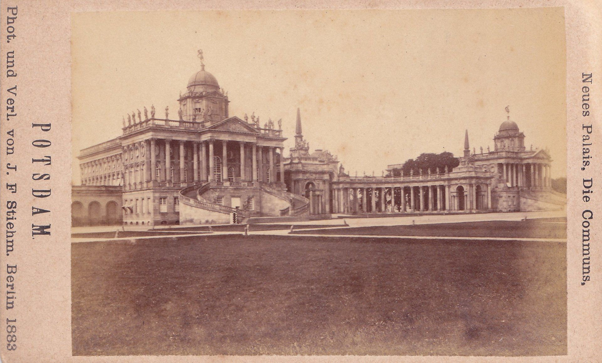 Neue Palais. Die Communs.