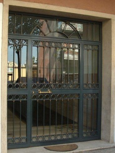 portone in ferro