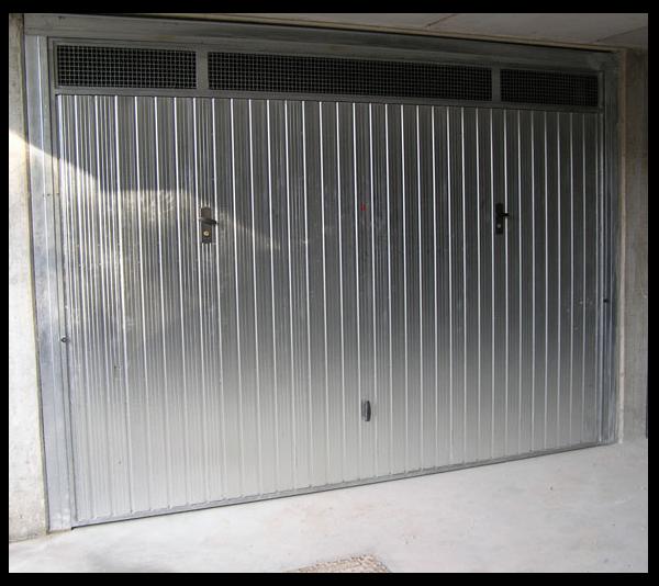 porte basculanti grigie