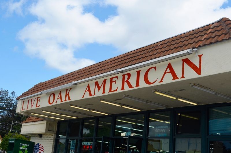 A store front with a sign that says Live Oak American