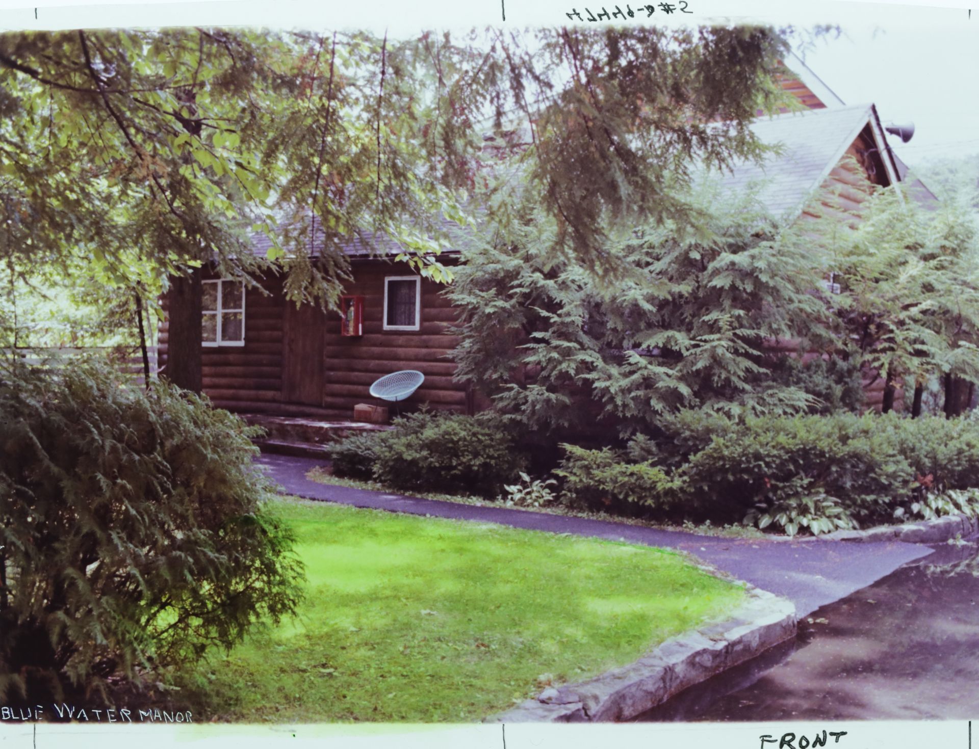 A picture of a old log cabin