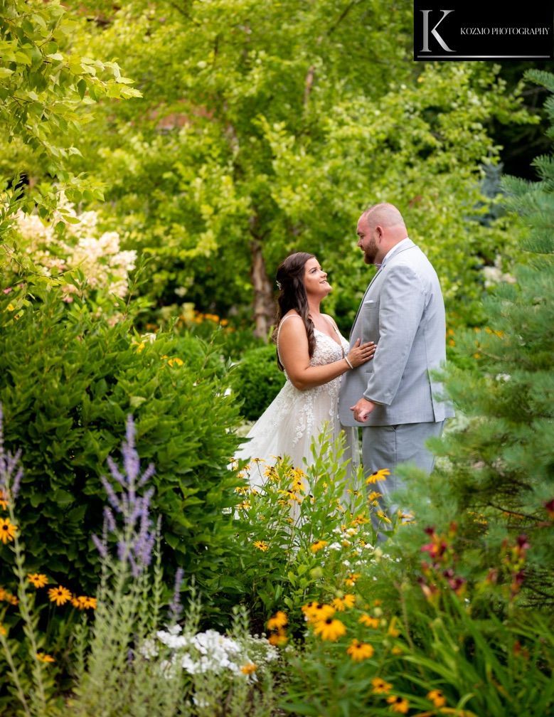 Photographer Wedding Picture in Garden