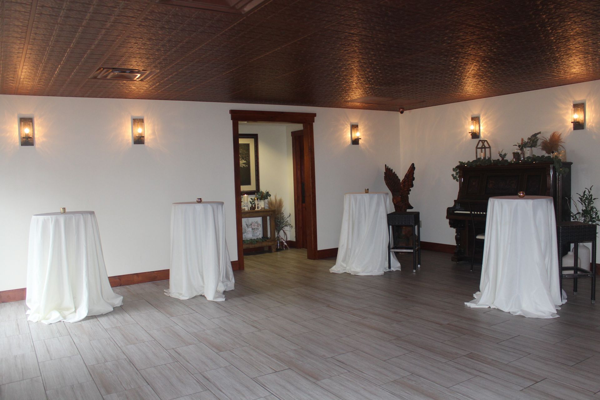 A room with tables and a piano in it