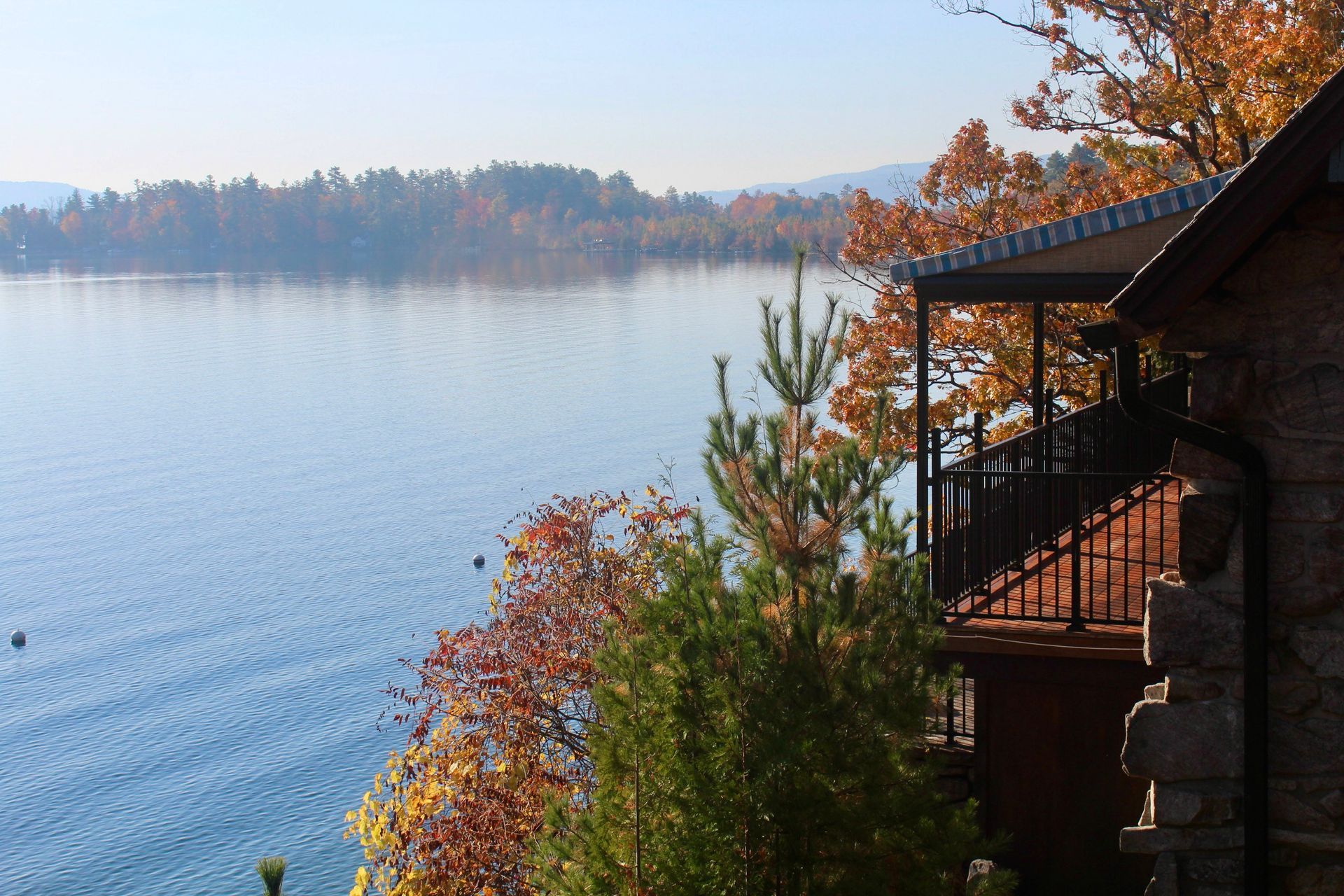 A house with a balcony overlooking a lake