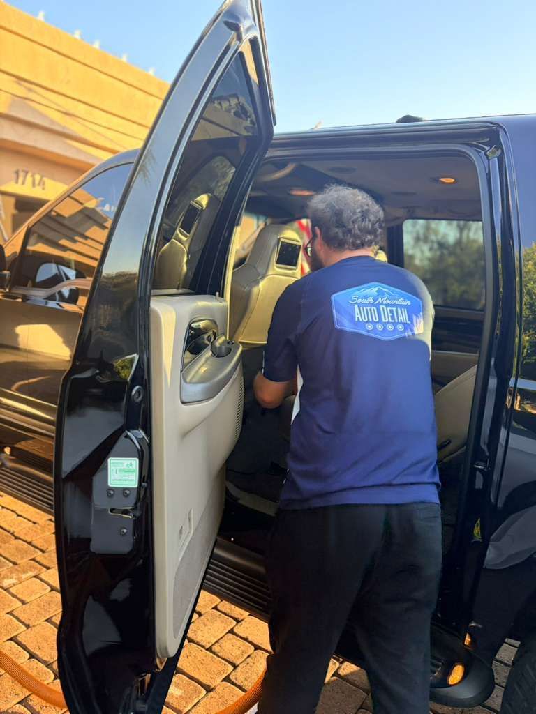 tipping and pricing for Phoenix car detailing