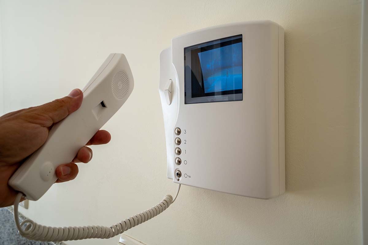 Troubleshooting an intercom system at a multi-tenant apartment building in NYC