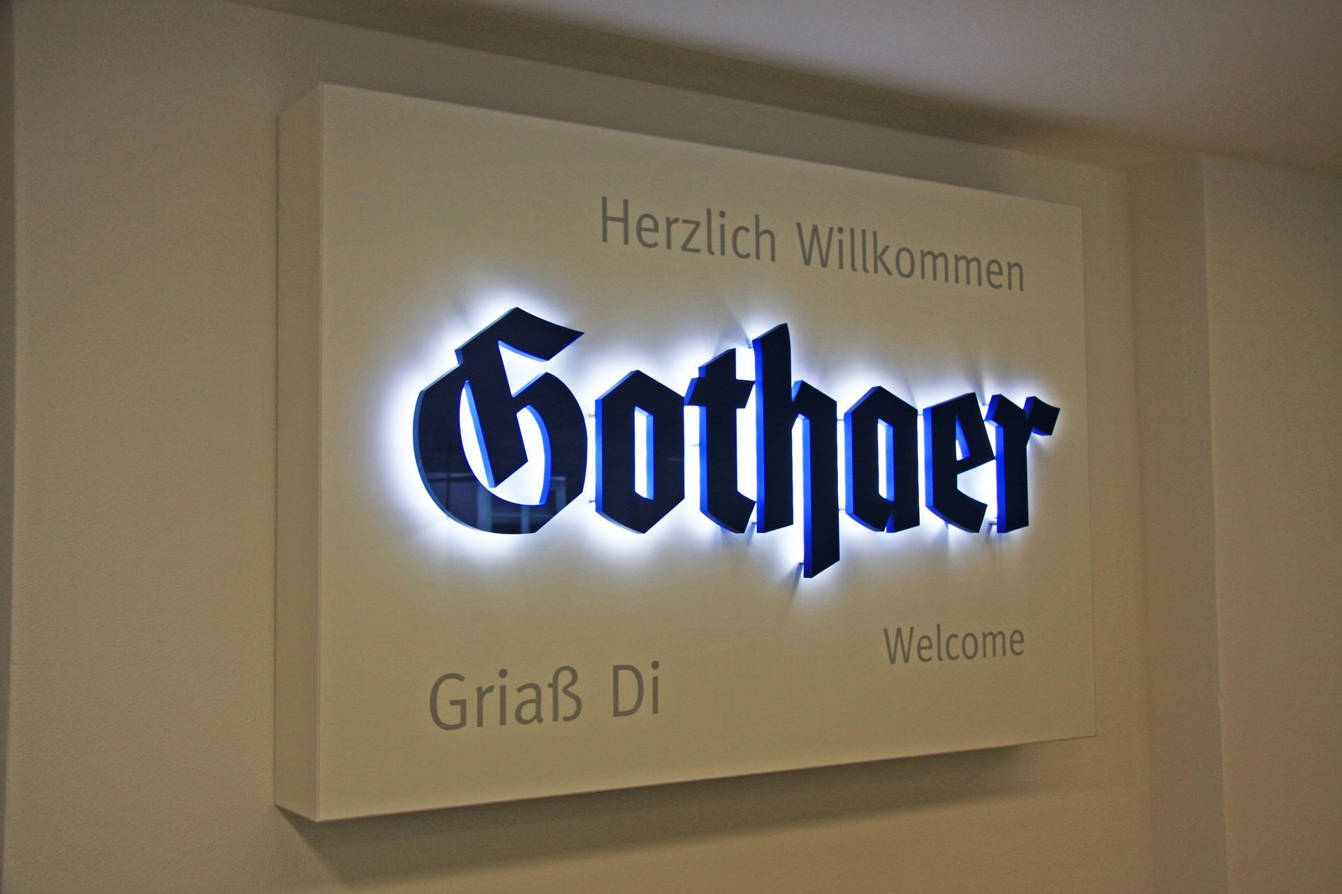 Ein Schild mit der Aufschrift 