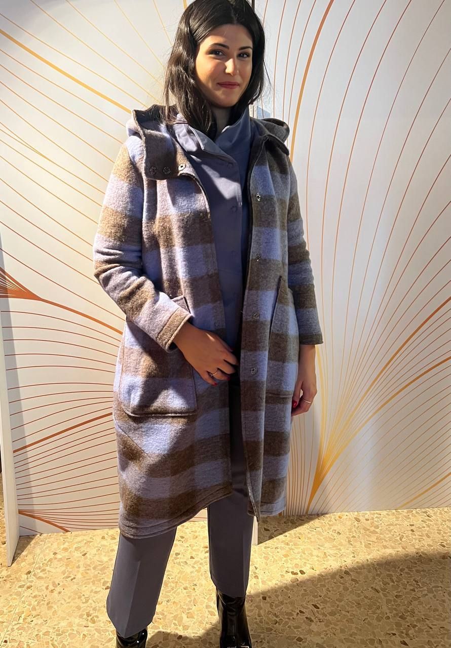 Pelliccia nera scollo ad anello