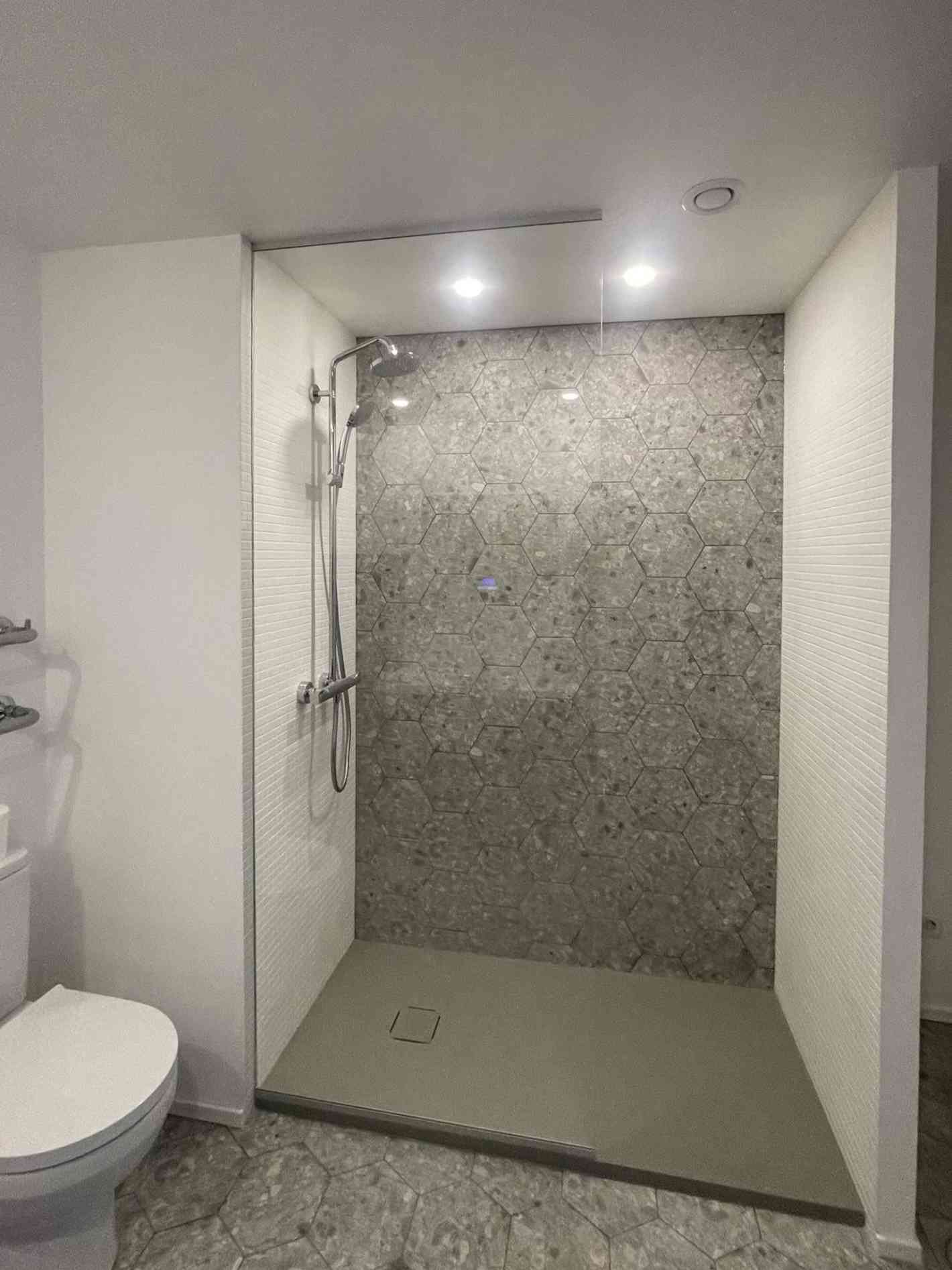 Dušisein, eriti kirgas klaas