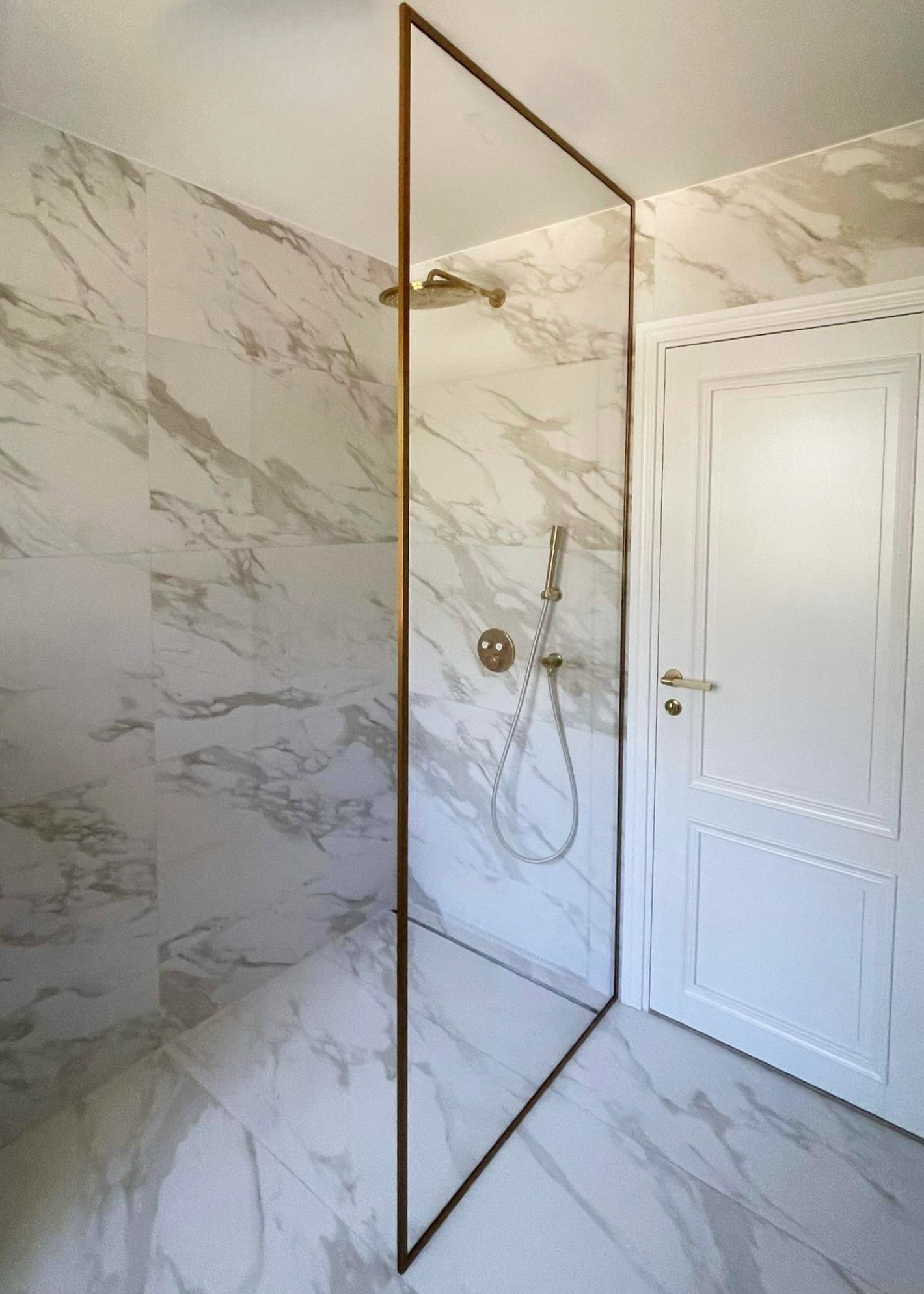 Dušisein - kirgas klaas, harjatud pronks raam