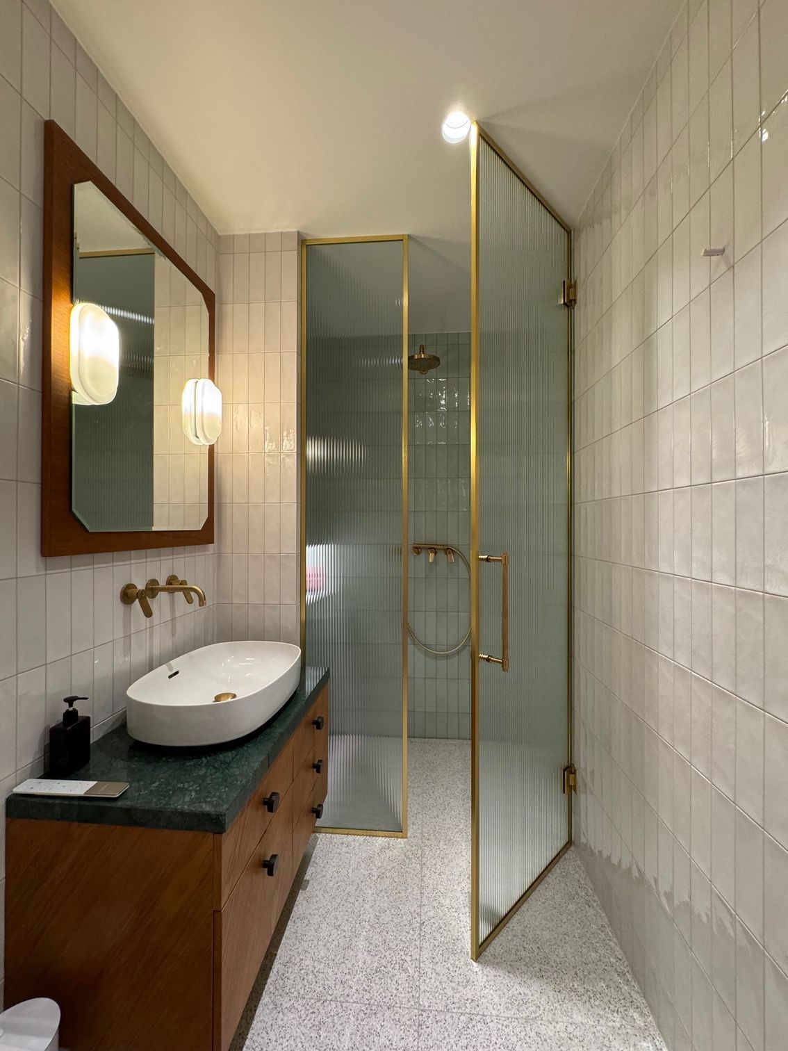 Dušinurk dušikabiin laineklaas kuldne raam