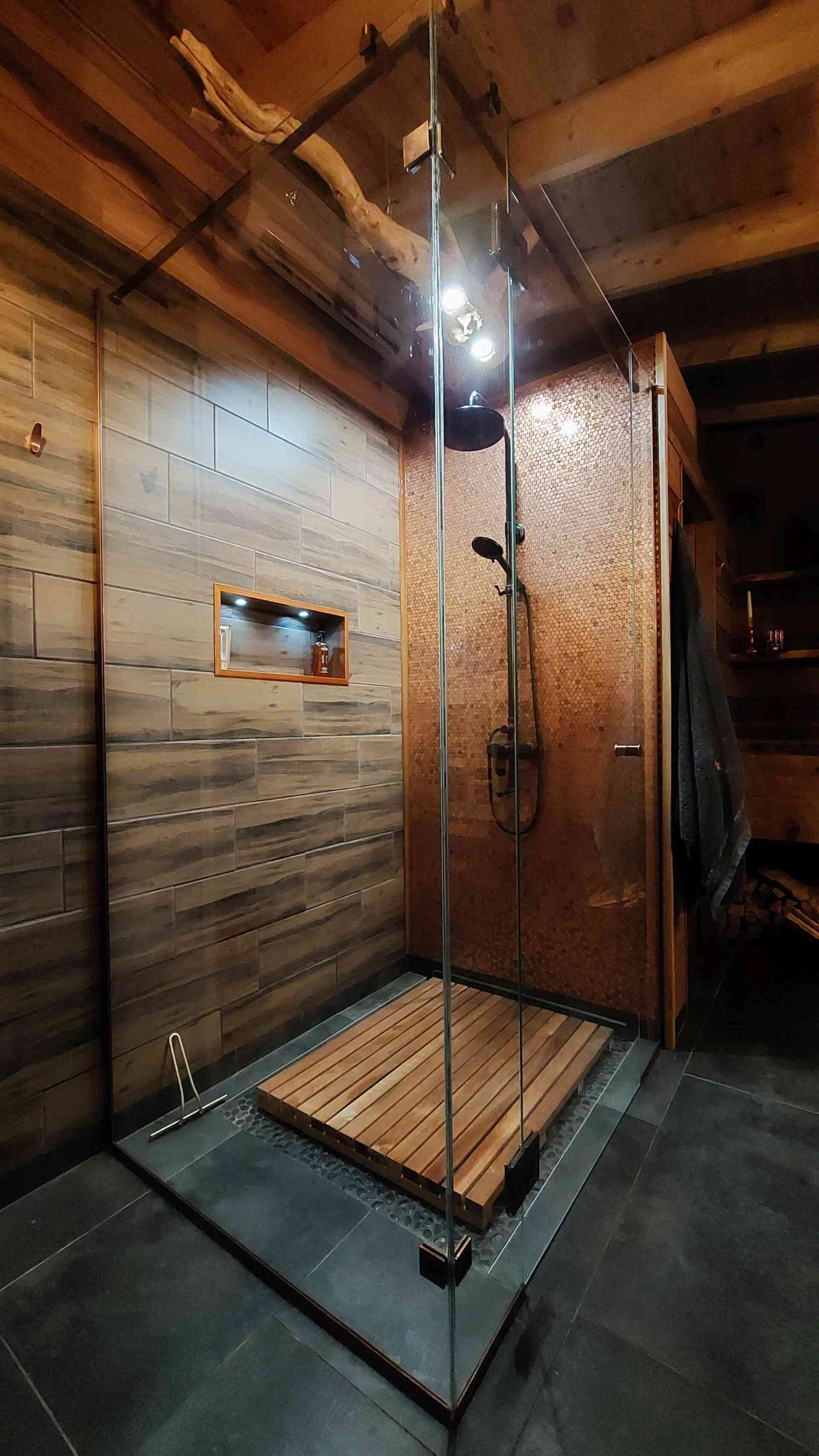 Eriti kirgas klaas - vask furnituur