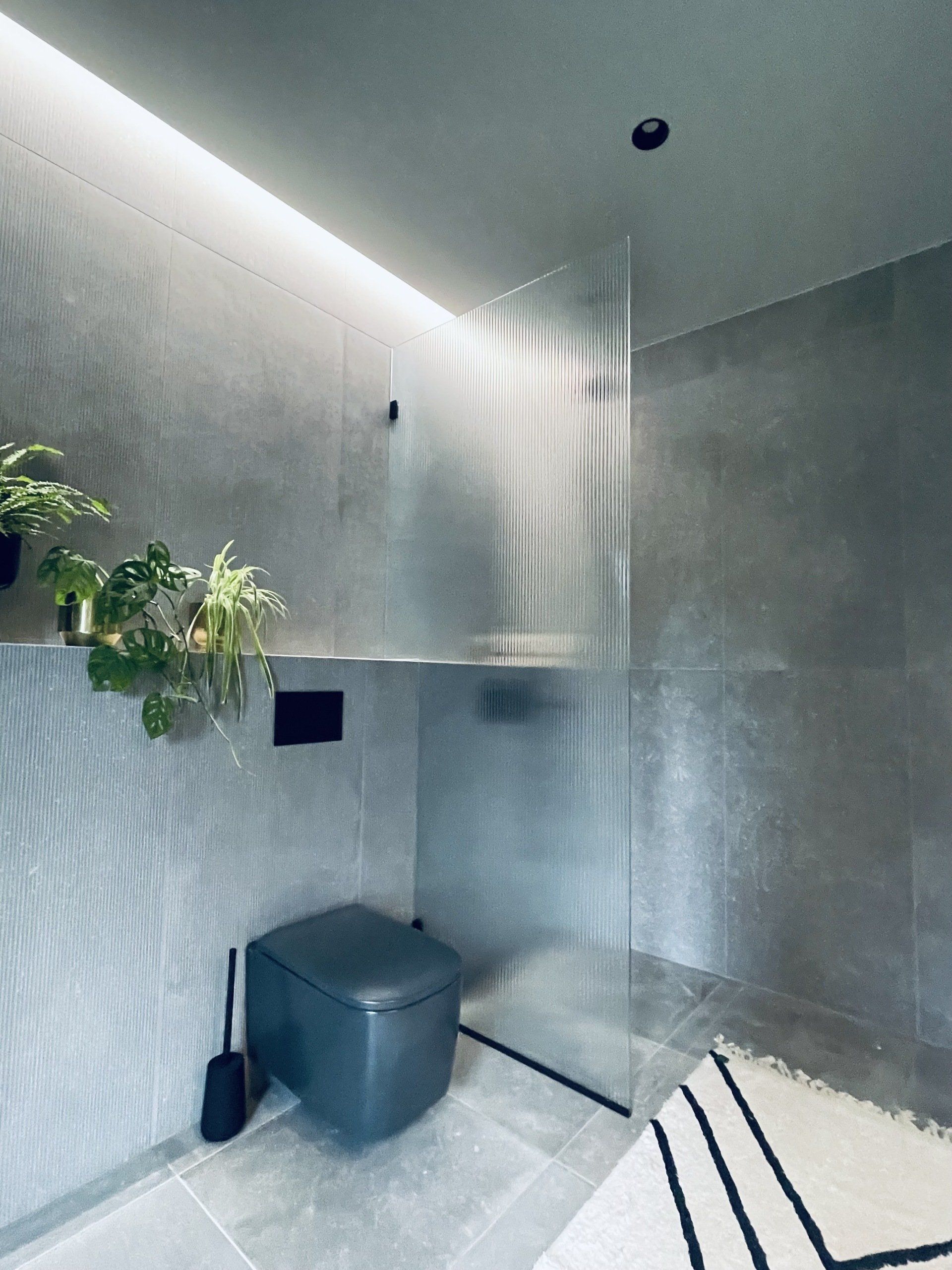 Dušisein - laineline klaas. dušiseinad, dušiklaasseinad. Dusiklaasein. Dušiseinad pärnus, dušhisein Tartu. Duššiklaasid