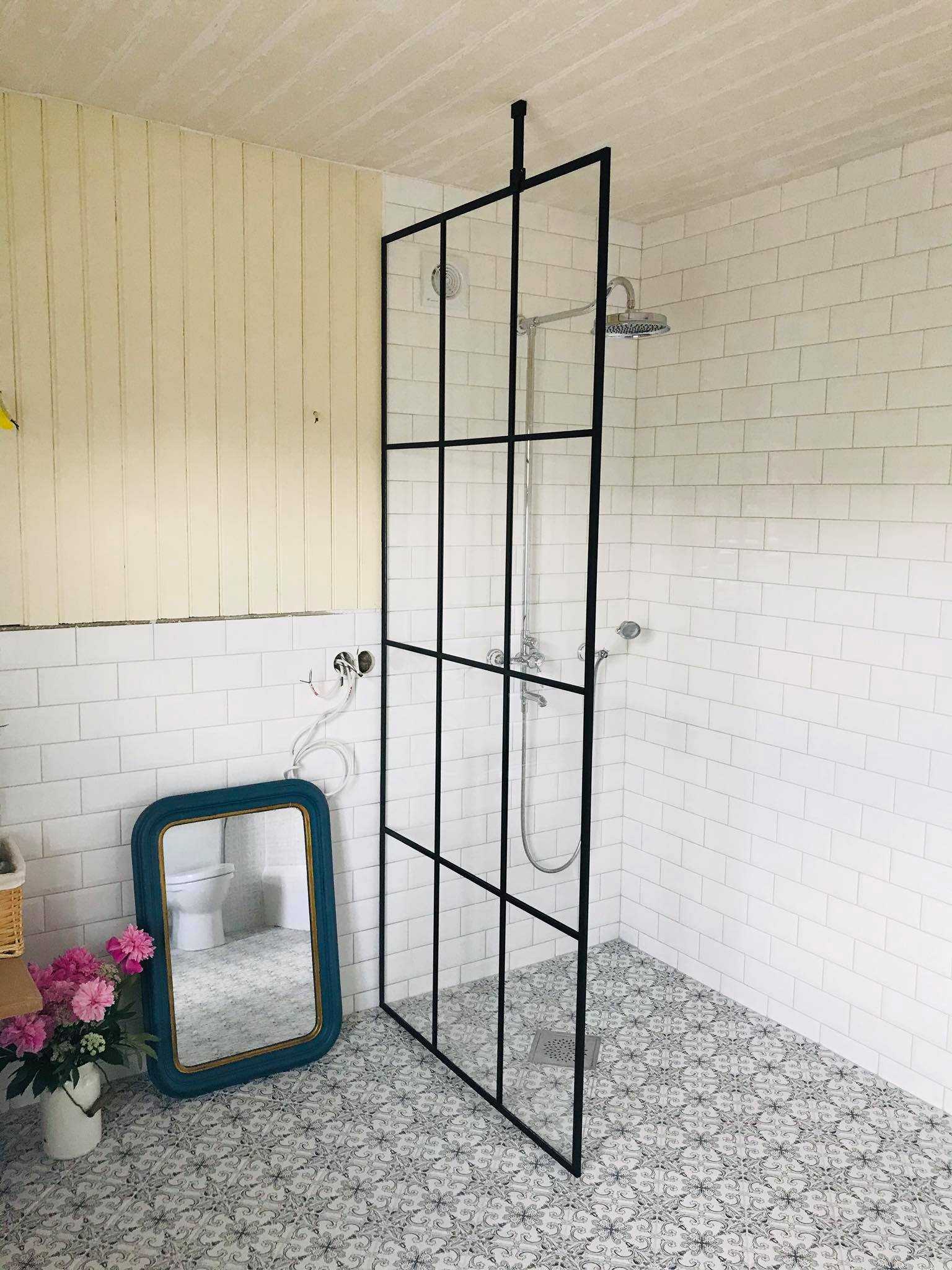 Dušiklaassein Dušisein must ruudustik, metallraam